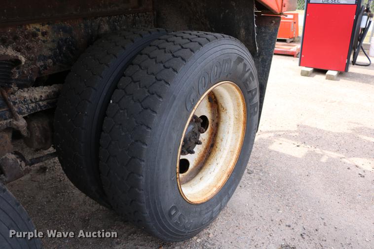 image for item DD0073 2001 Sterling LT7501 dump truck