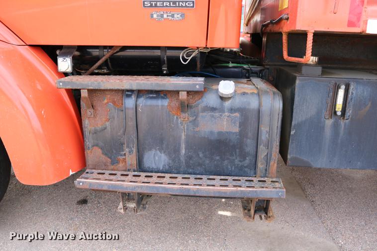 image for item DD0073 2001 Sterling LT7501 dump truck