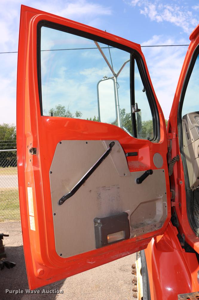 image for item DD0075 2001 Sterling LT7501 dump truck