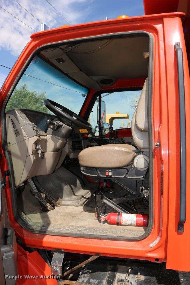 image for item DD0075 2001 Sterling LT7501 dump truck