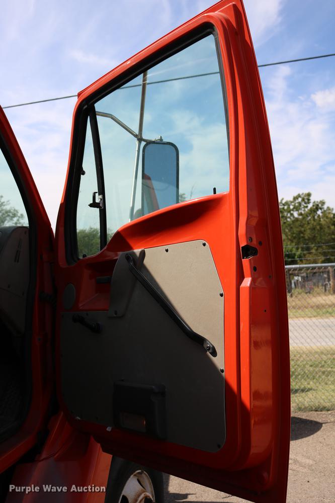 image for item DD0075 2001 Sterling LT7501 dump truck