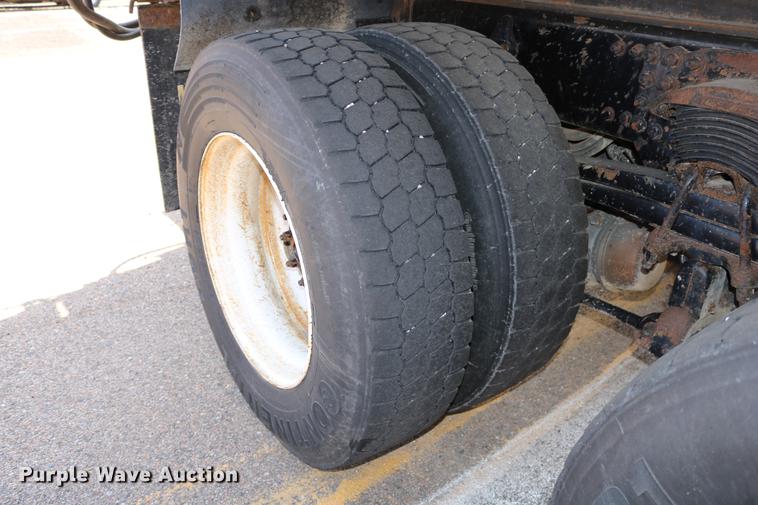 image for item DD0075 2001 Sterling LT7501 dump truck