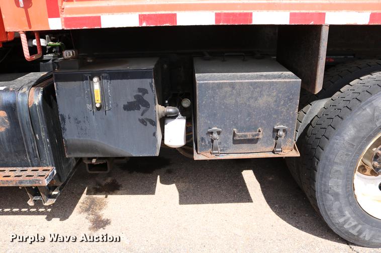 image for item DD0075 2001 Sterling LT7501 dump truck