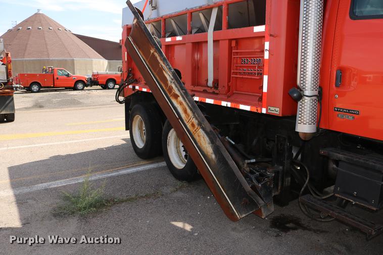 image for item DD0075 2001 Sterling LT7501 dump truck