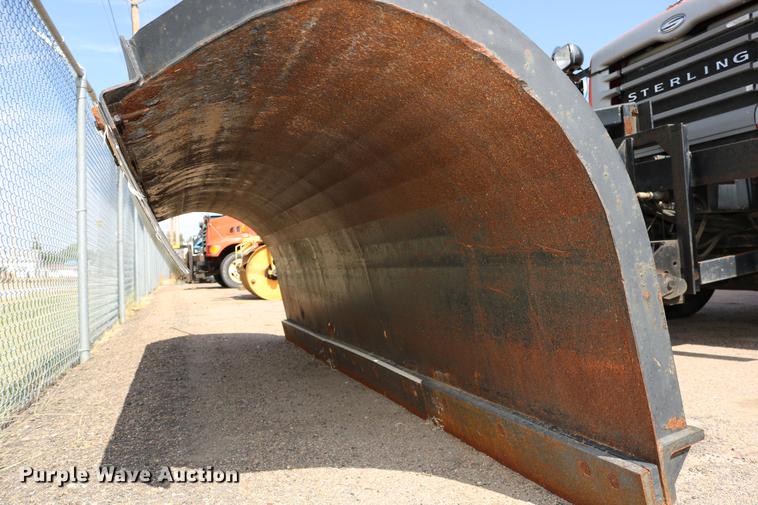 image for item DD0075 2001 Sterling LT7501 dump truck