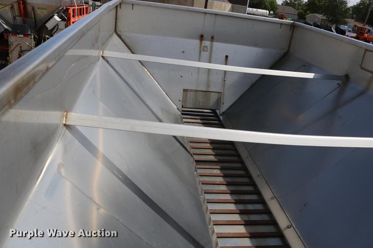 image for item DD0075 2001 Sterling LT7501 dump truck