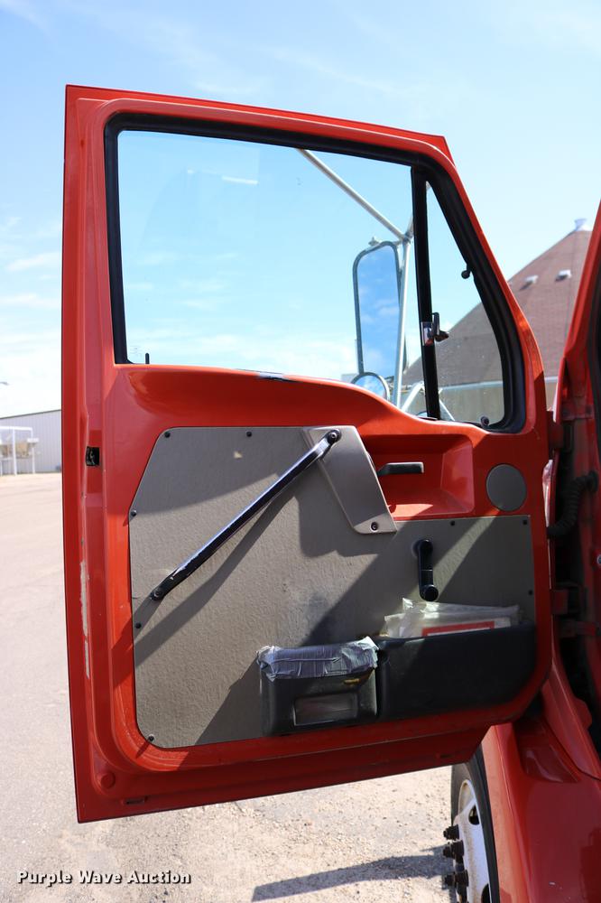 image for item DD0076 2001 Sterling LT7500 dump truck