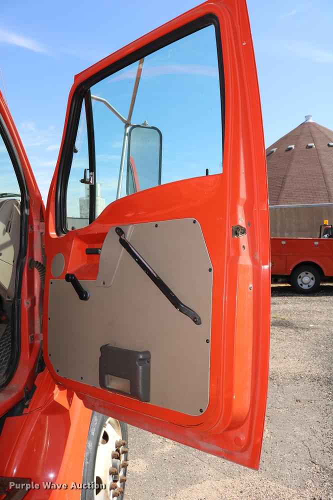 image for item DD0076 2001 Sterling LT7500 dump truck