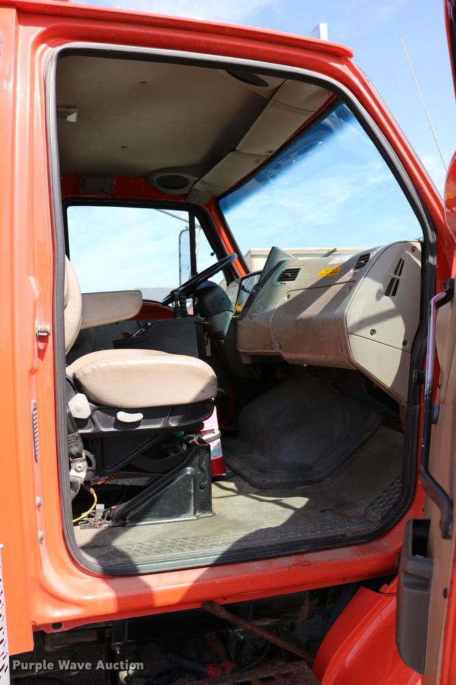 image for item DD0076 2001 Sterling LT7500 dump truck