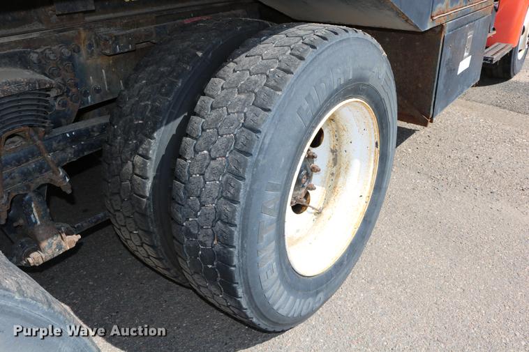 image for item DD0076 2001 Sterling LT7500 dump truck