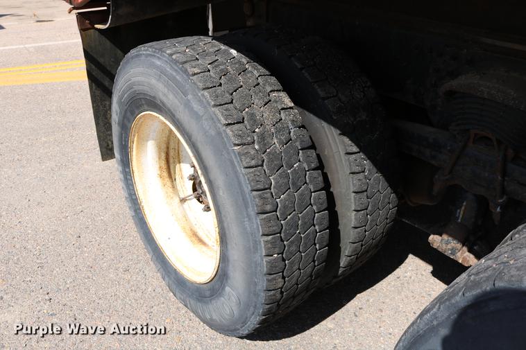 image for item DD0076 2001 Sterling LT7500 dump truck