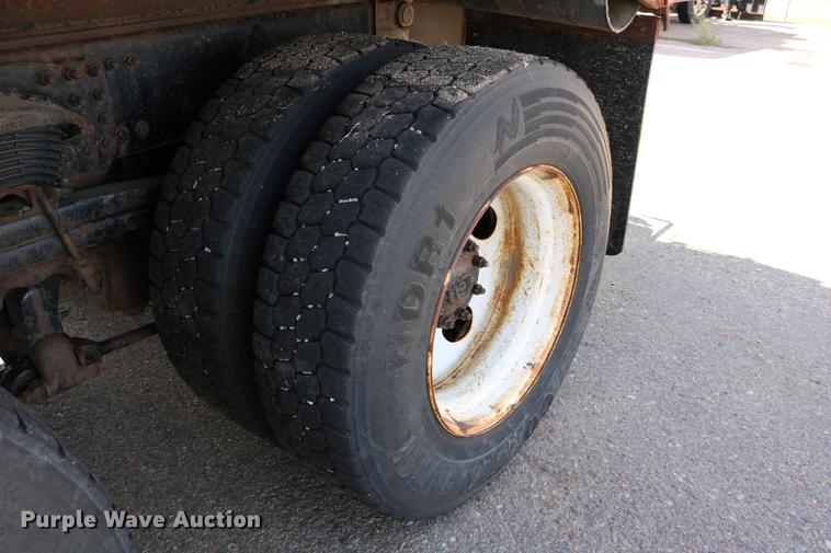 image for item DD0076 2001 Sterling LT7500 dump truck