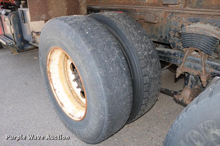 image for item DD0076 2001 Sterling LT7500 dump truck