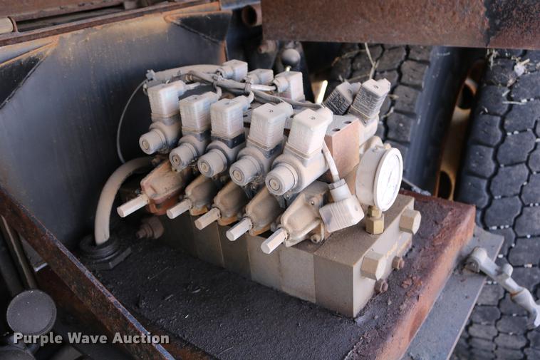 image for item DD0076 2001 Sterling LT7500 dump truck