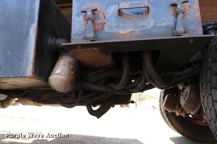 image for item DD0076 2001 Sterling LT7500 dump truck