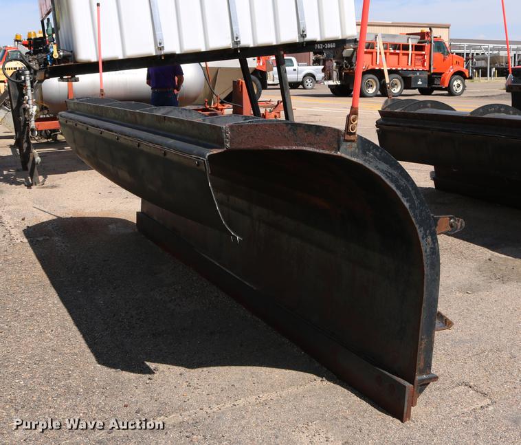 image for item DD0076 2001 Sterling LT7500 dump truck