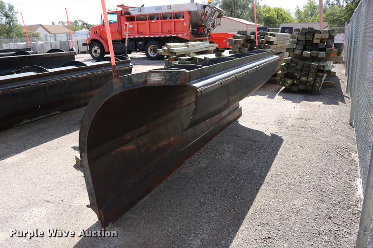 image for item DD0076 2001 Sterling LT7500 dump truck