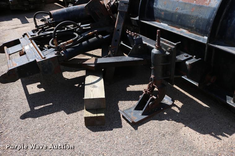 image for item DD0076 2001 Sterling LT7500 dump truck