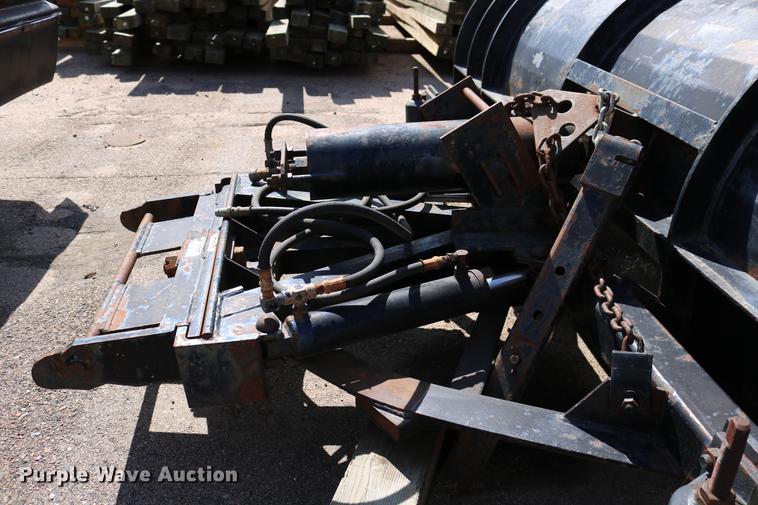 image for item DD0076 2001 Sterling LT7500 dump truck