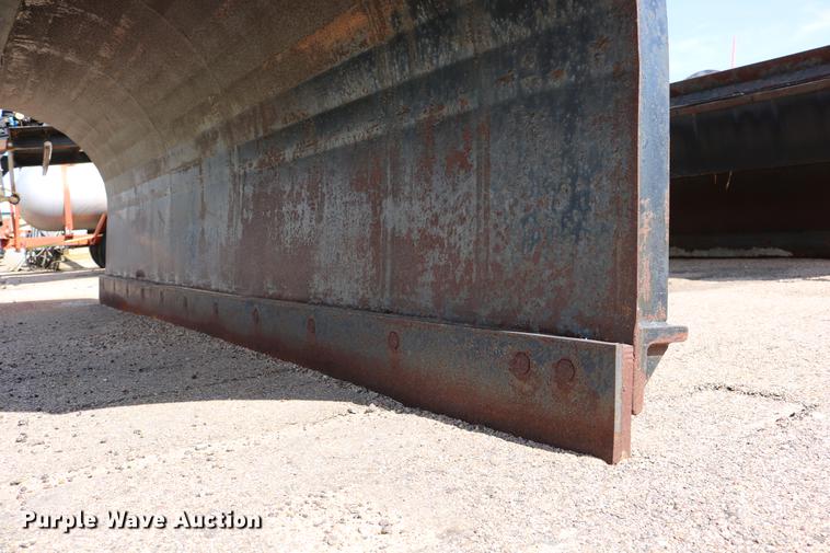 image for item DD0076 2001 Sterling LT7500 dump truck