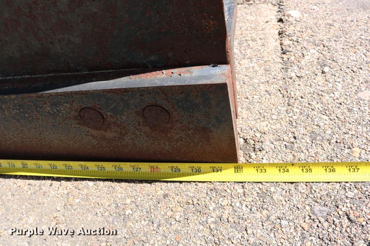 image for item DD0076 2001 Sterling LT7500 dump truck