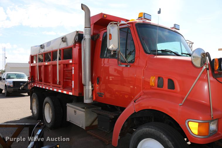 image for item DD0078 2001 Sterling LT7501 dump truck