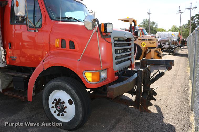 image for item DD0078 2001 Sterling LT7501 dump truck
