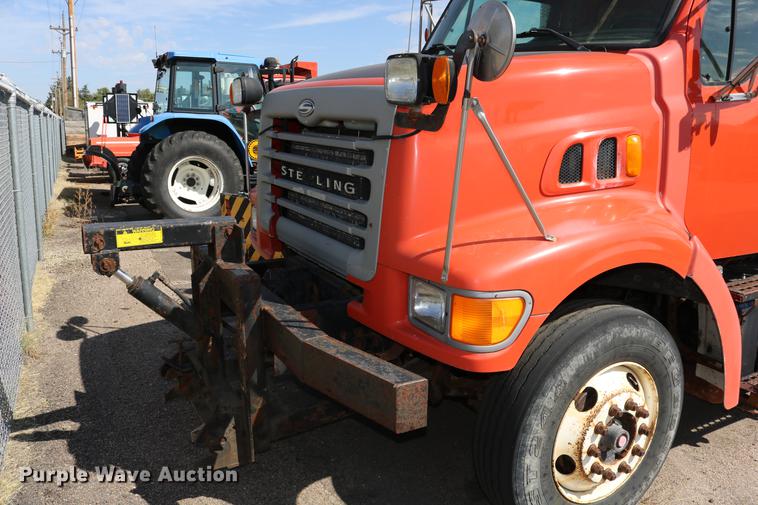 image for item DD0078 2001 Sterling LT7501 dump truck