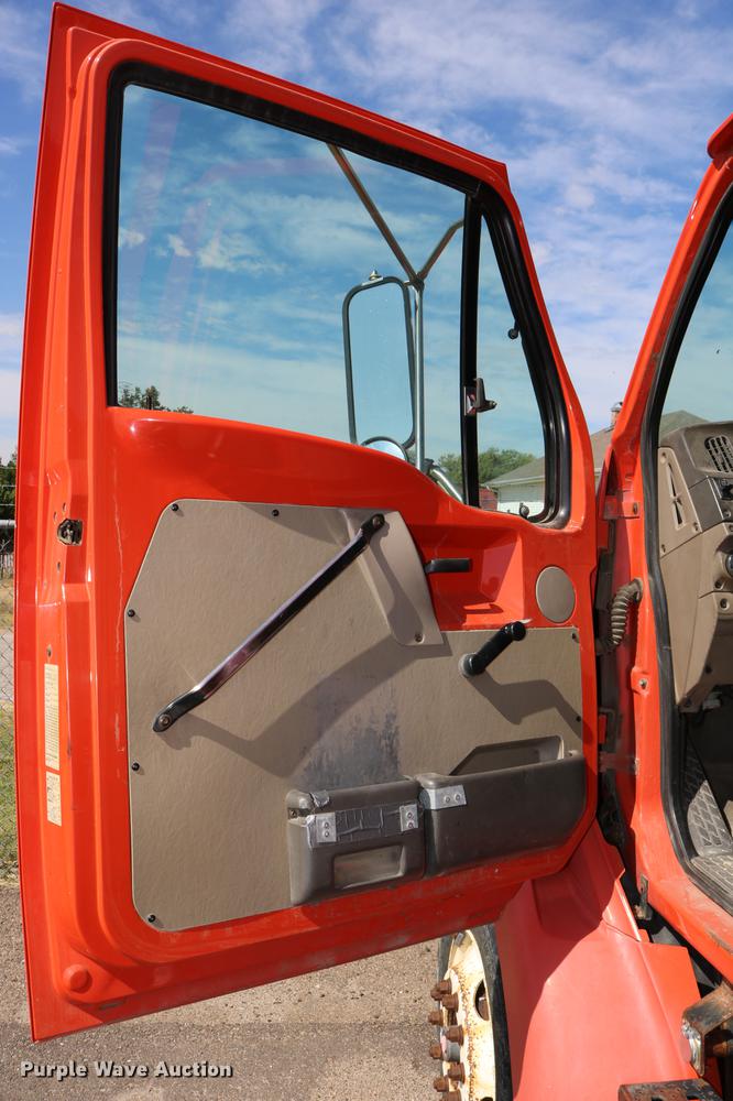 image for item DD0078 2001 Sterling LT7501 dump truck