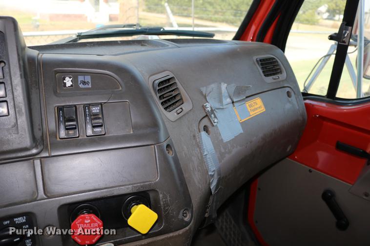 image for item DD0078 2001 Sterling LT7501 dump truck