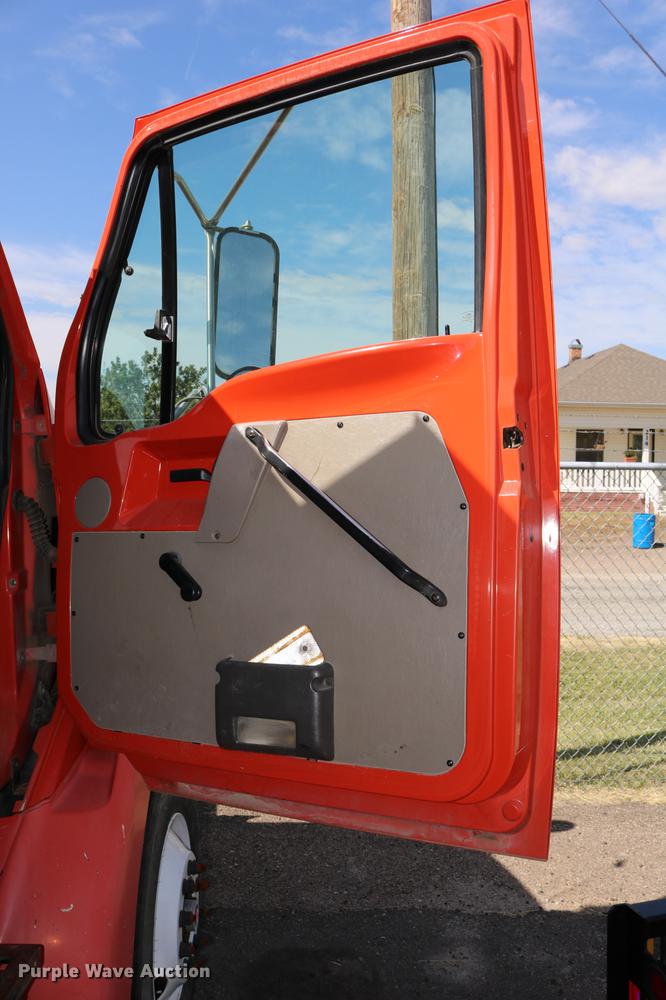 image for item DD0078 2001 Sterling LT7501 dump truck