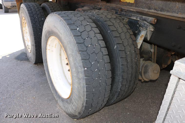 image for item DD0078 2001 Sterling LT7501 dump truck