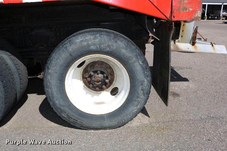 image for item DD0078 2001 Sterling LT7501 dump truck