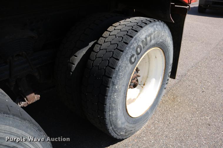 image for item DD0078 2001 Sterling LT7501 dump truck