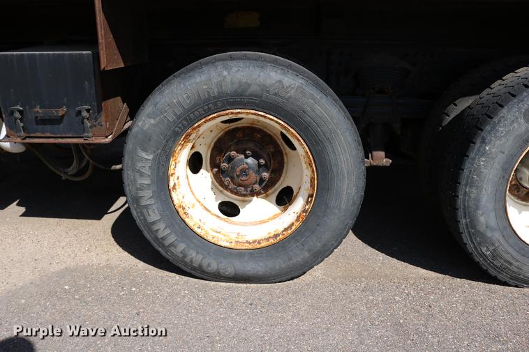 image for item DD0078 2001 Sterling LT7501 dump truck