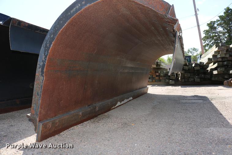 image for item DD0078 2001 Sterling LT7501 dump truck