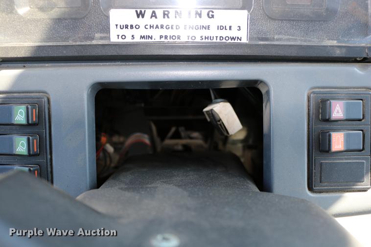 image for item DD0093 2002 New Holland TS100 tractor