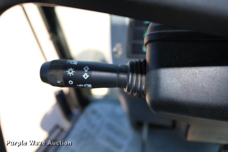 image for item DD0093 2002 New Holland TS100 tractor