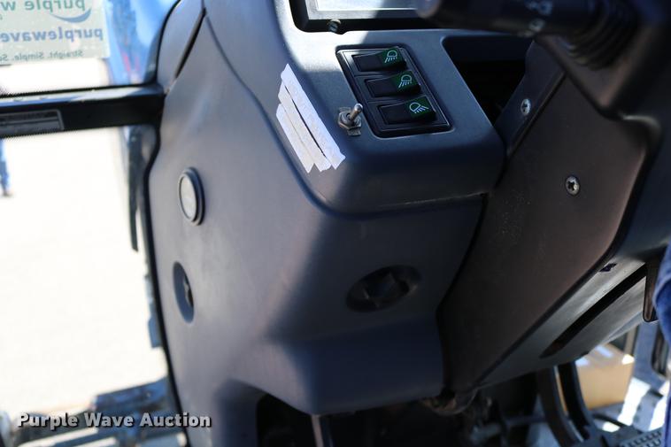 image for item DD0093 2002 New Holland TS100 tractor