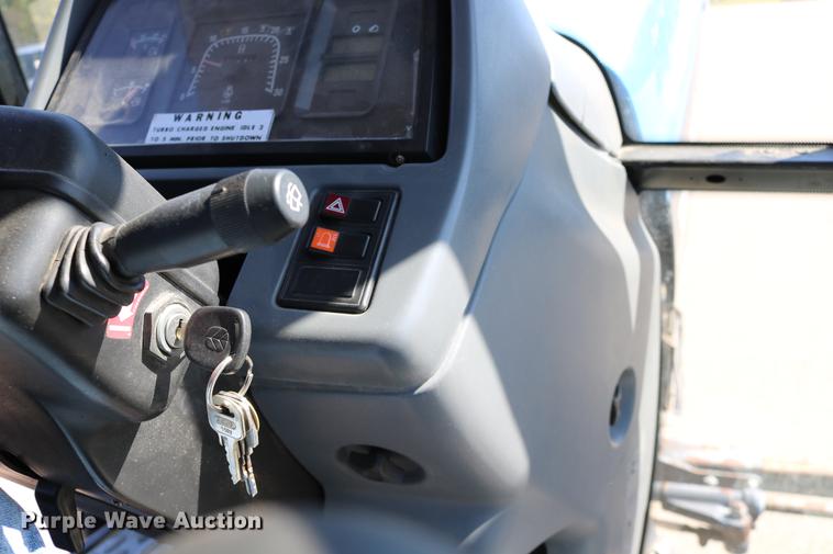 image for item DD0093 2002 New Holland TS100 tractor