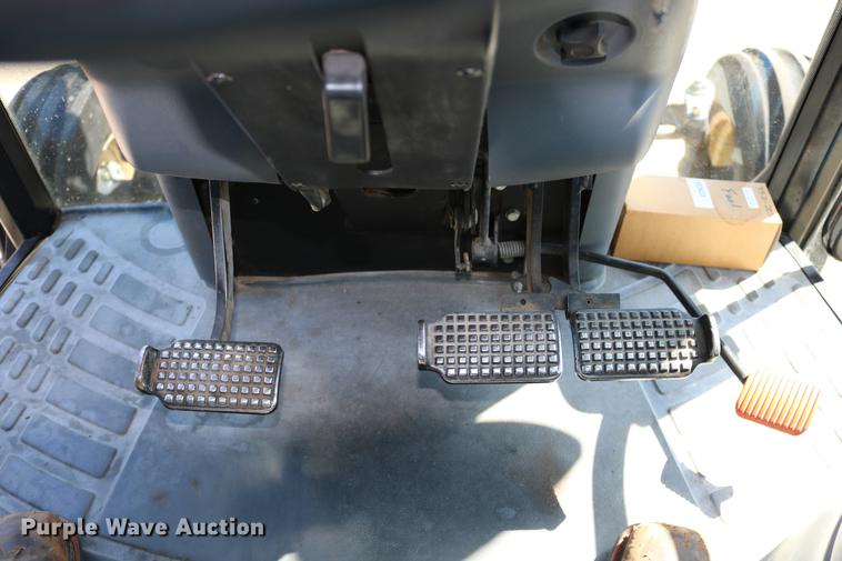 image for item DD0093 2002 New Holland TS100 tractor