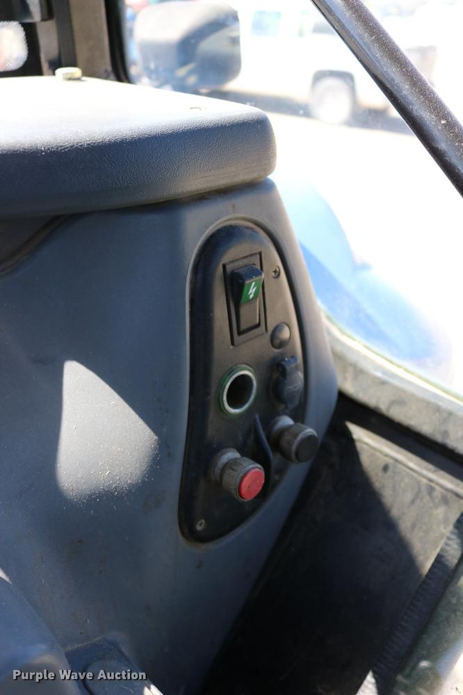 image for item DD0093 2002 New Holland TS100 tractor