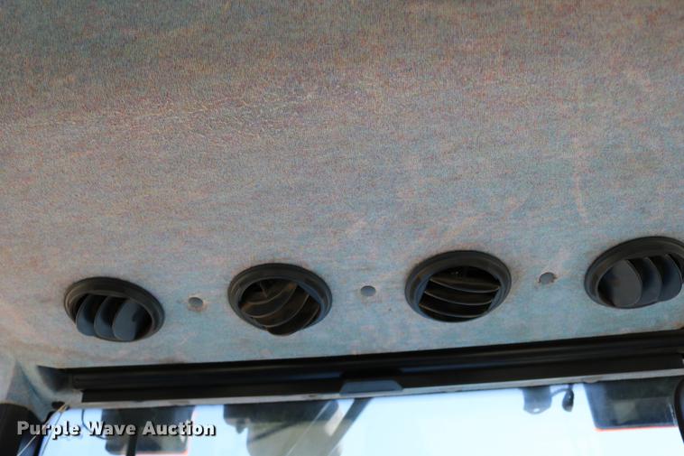 image for item DD0093 2002 New Holland TS100 tractor