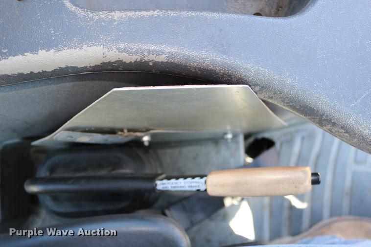 image for item DD0093 2002 New Holland TS100 tractor