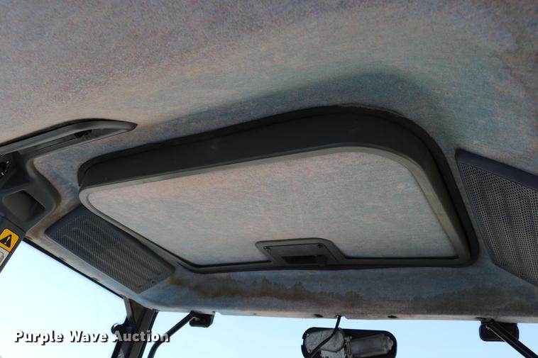 image for item DD0093 2002 New Holland TS100 tractor