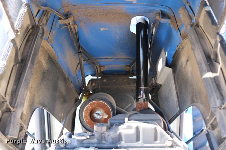 image for item DD0093 2002 New Holland TS100 tractor