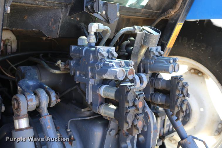 image for item DD0093 2002 New Holland TS100 tractor