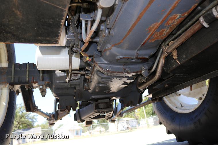 image for item DD0093 2002 New Holland TS100 tractor