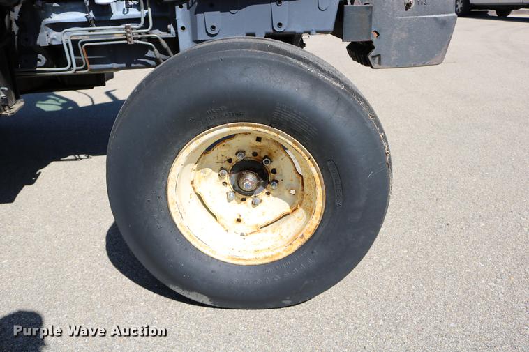 image for item DD0093 2002 New Holland TS100 tractor