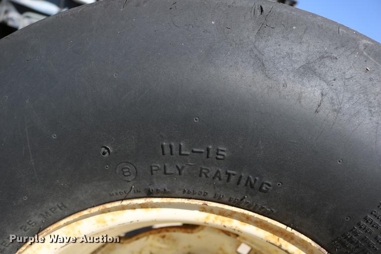 image for item DD0093 2002 New Holland TS100 tractor